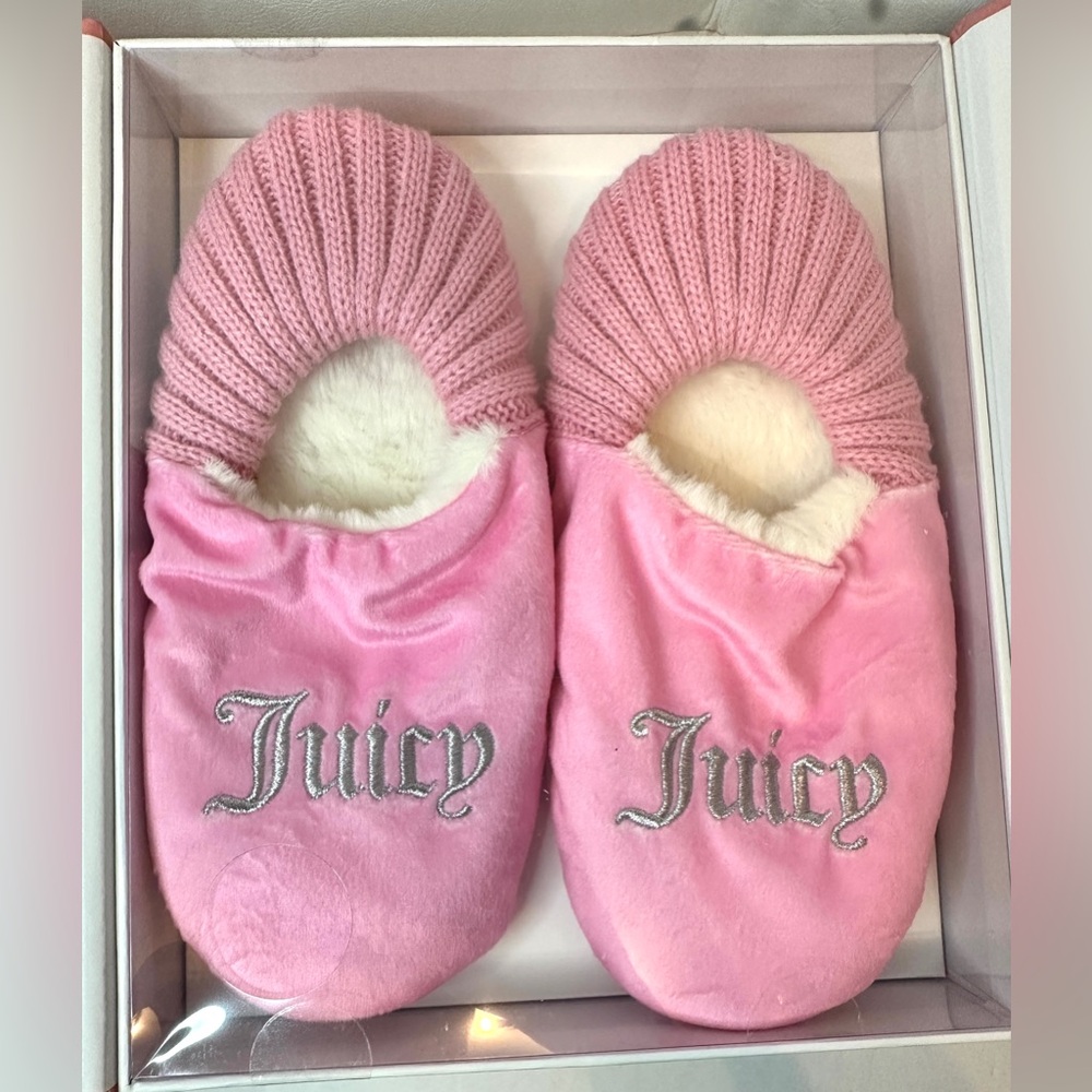 NIB Juicy Couture Soft Pink Footlet Slipper
Woman's Size 4-10 Slip On Footwear